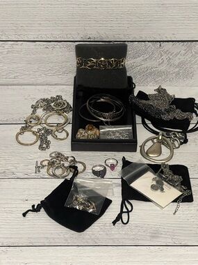 Mixed Silver-Tone and Gold-Tone Women’s Jewelry Set